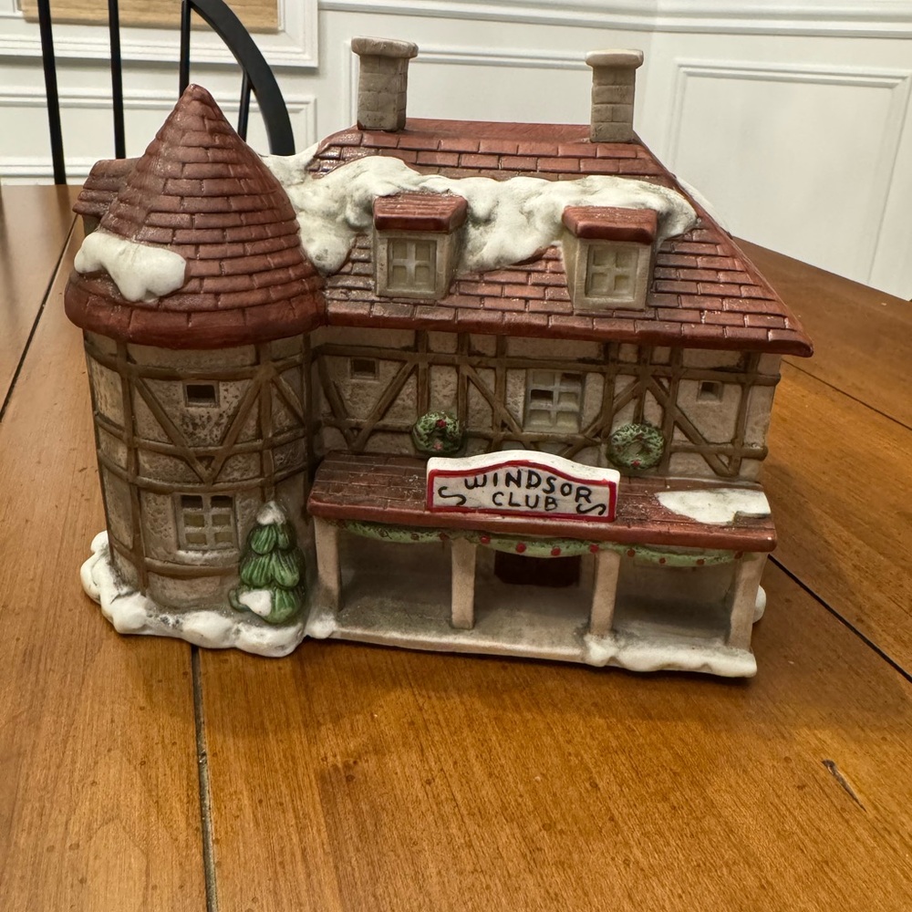 Old World Village Windsor Club